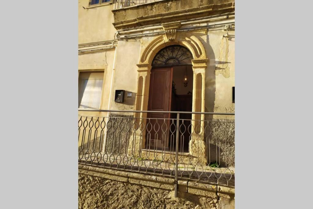 Casa Ad Assoro, Al Centro Della Sicilia Villa Luaran gambar